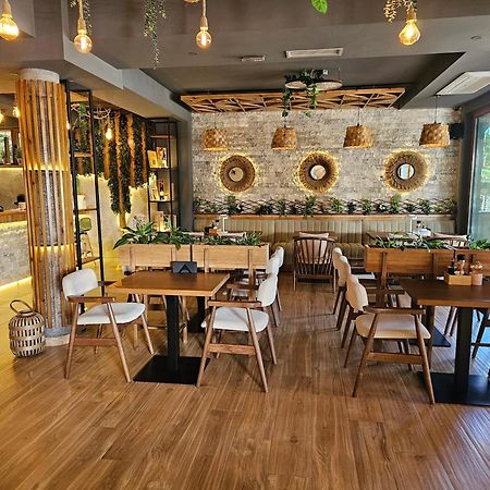 Lacasa Apartments & Restaurant Ulcinj Exterior photo
