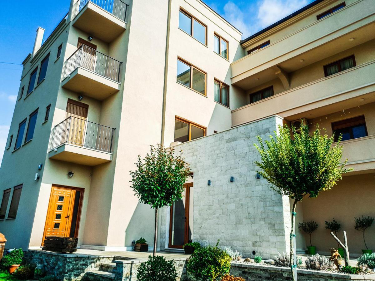 Lacasa Apartments & Restaurant Ulcinj Exterior photo
