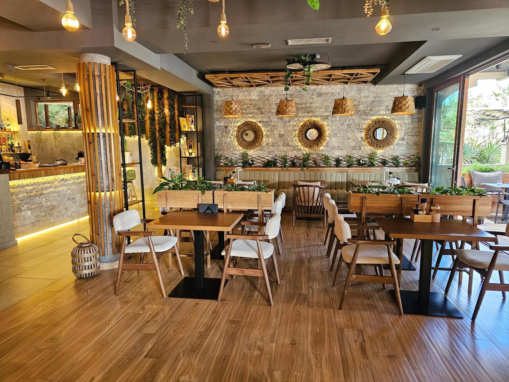 Lacasa Apartments & Restaurant Ulcinj Exterior photo